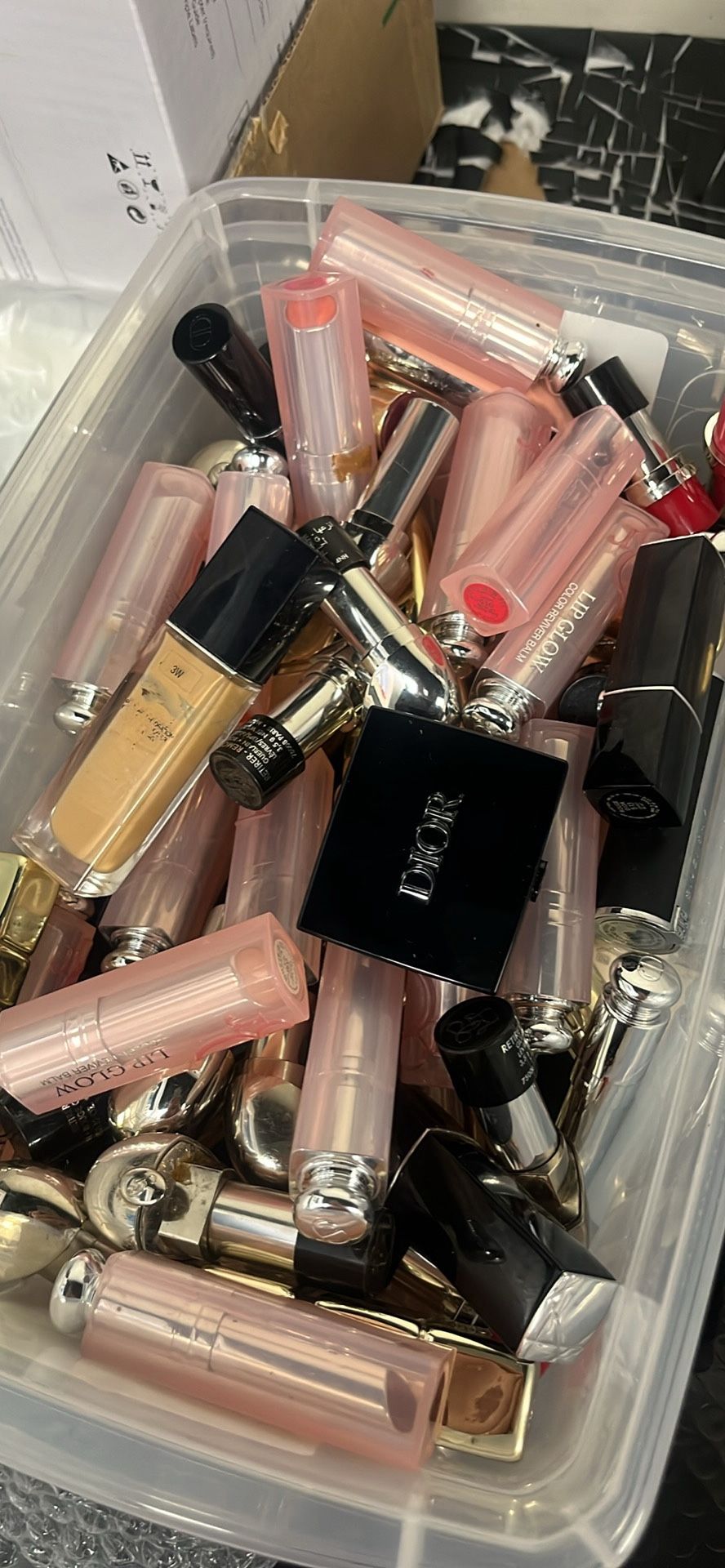 LIXURY MAKEUP DAMAGES BOX