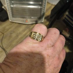 Gold Ring 10k With 1kt Diamonds Total