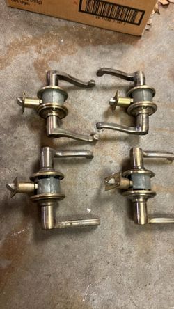  4 Residential Schlage Door Locksets       2- Bed/bath, And 2- Hall/closet