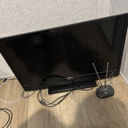 24-32 inch insignia tv/ with antena