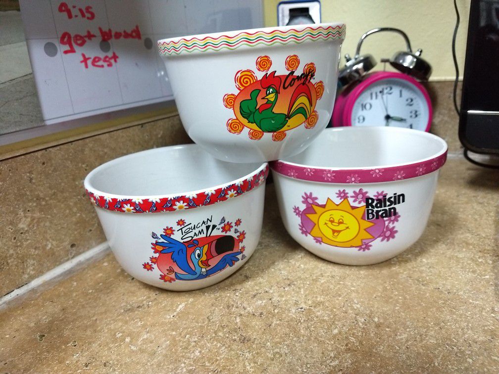 Collectible cereal bowls and a toucan glass bottle