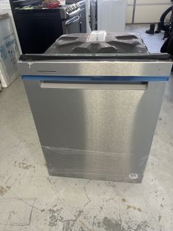 New Whirlpool  Dishwasher MODEL # WDPS7024RZ