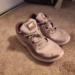 Nike Max Advantage 2