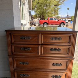 Dresser