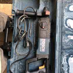 Bosch BullDog Rotary Hammer Drill Corded Kit