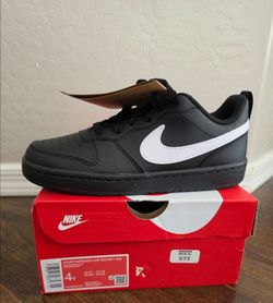 New boy nike shoes size 4y