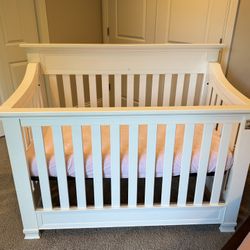 🍼 Baby Cache Convertible Crib - Excellent Condition + FREE Mattress and Blankets!