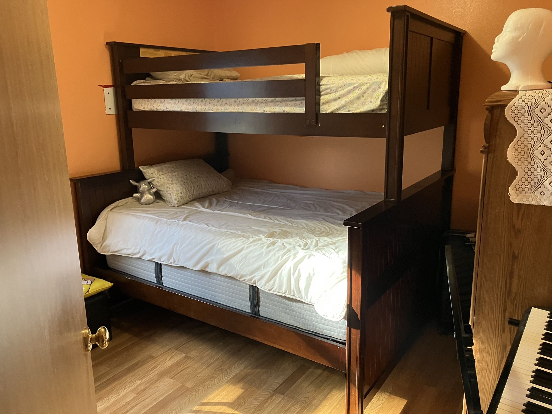 Bunk Bed Full on Bottom, Twin On Top