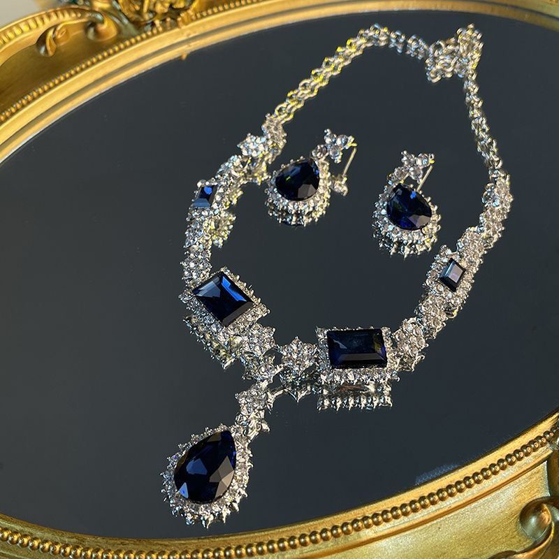 Diamond-encrusted square water drop set earrings necklace autumn and winter new fashion retro temperament clavicle chain short sweater chain