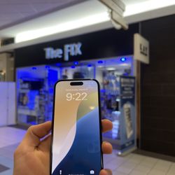 iPhone 15 (100 % Battery)