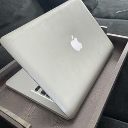 2011 Macbook Pro 13 Inch 2.4 i5 16GB 500GB Hard Drive Apple Charger 
