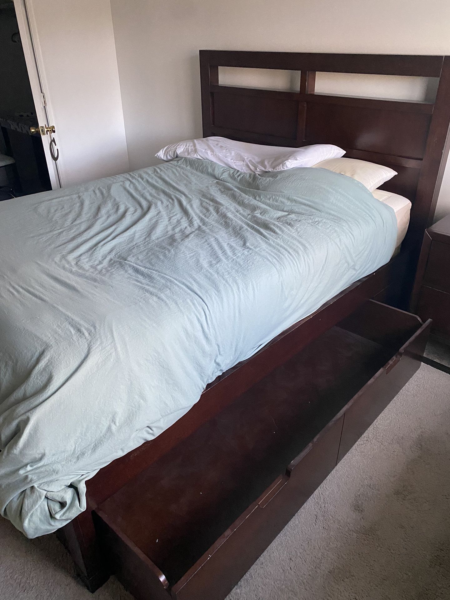 Queen Size Dark Wood Bed Frame With Drawers