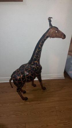 Vintage, handmade giraffe figurine