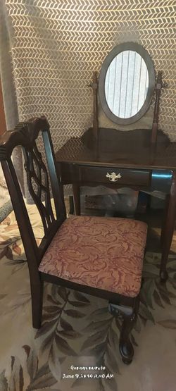 Vanity desk