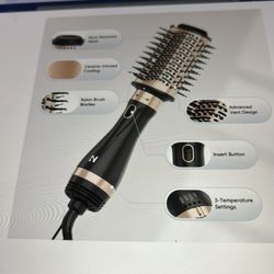 4 In 1 Hot Air Brush In Like New Condition $12