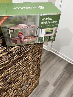 DesGully Window Bird Feeder (New in Box)