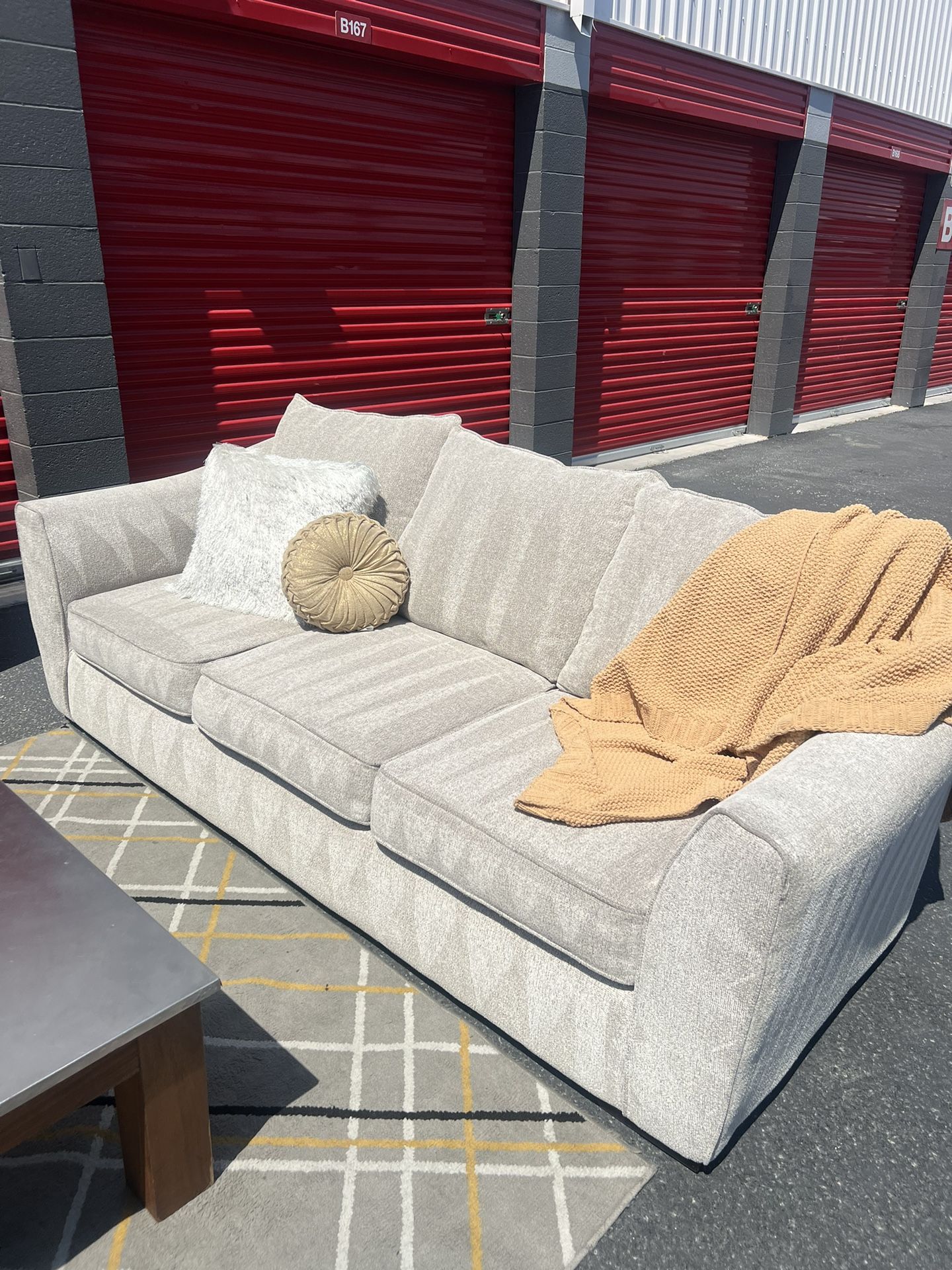 Gray Couch Sofa And Coffee Table Combo 🌟 Free Delivery!🚚💨
