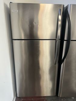Refrigerator Frigidaire 30”