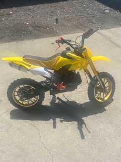 Mini dirt bike brand new starts right up 49 cc $360 Apiece