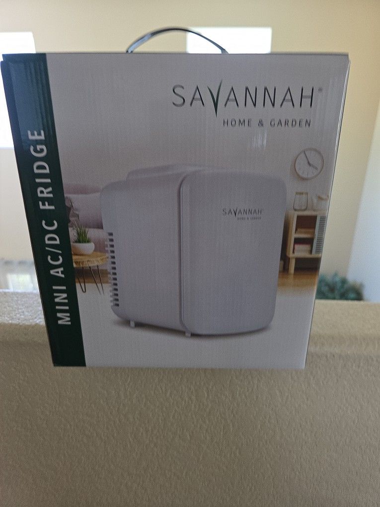 Savanna Mini Ac/DC Fridge