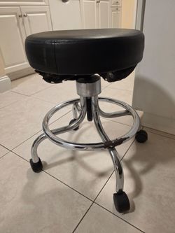 Stool roll twirl bottom fixable puckup thursday 8pm
