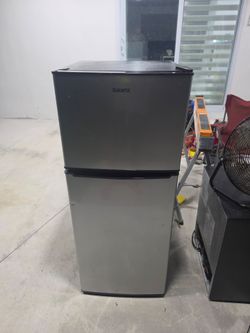 Galanz 4.6. Cu ft Two Door Mini Refrigerator with Freezer