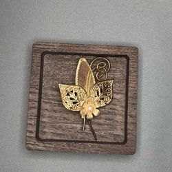 Vintage Gold Tone Flower Brooch
