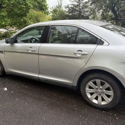 2010 Ford Taurus