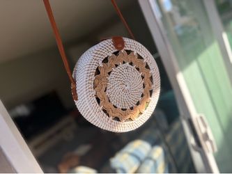 Woven Round Crossbody Bag in White & Tan — Women’s Straw Shoulder Bag