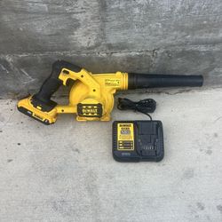  Dewalt blower Including 1 battery and charger $120 or Best Offer 