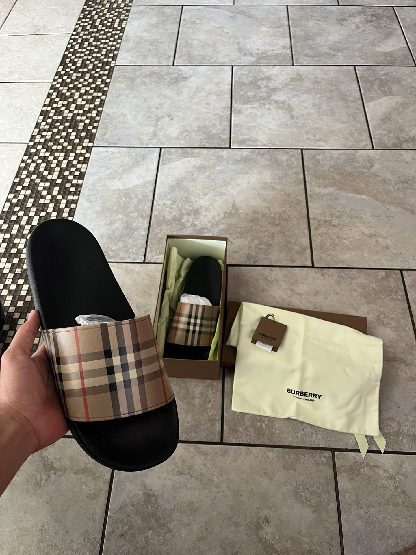 Burberry slides 