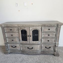 Tuscan Style 3 Piece Wood Bedroom Set