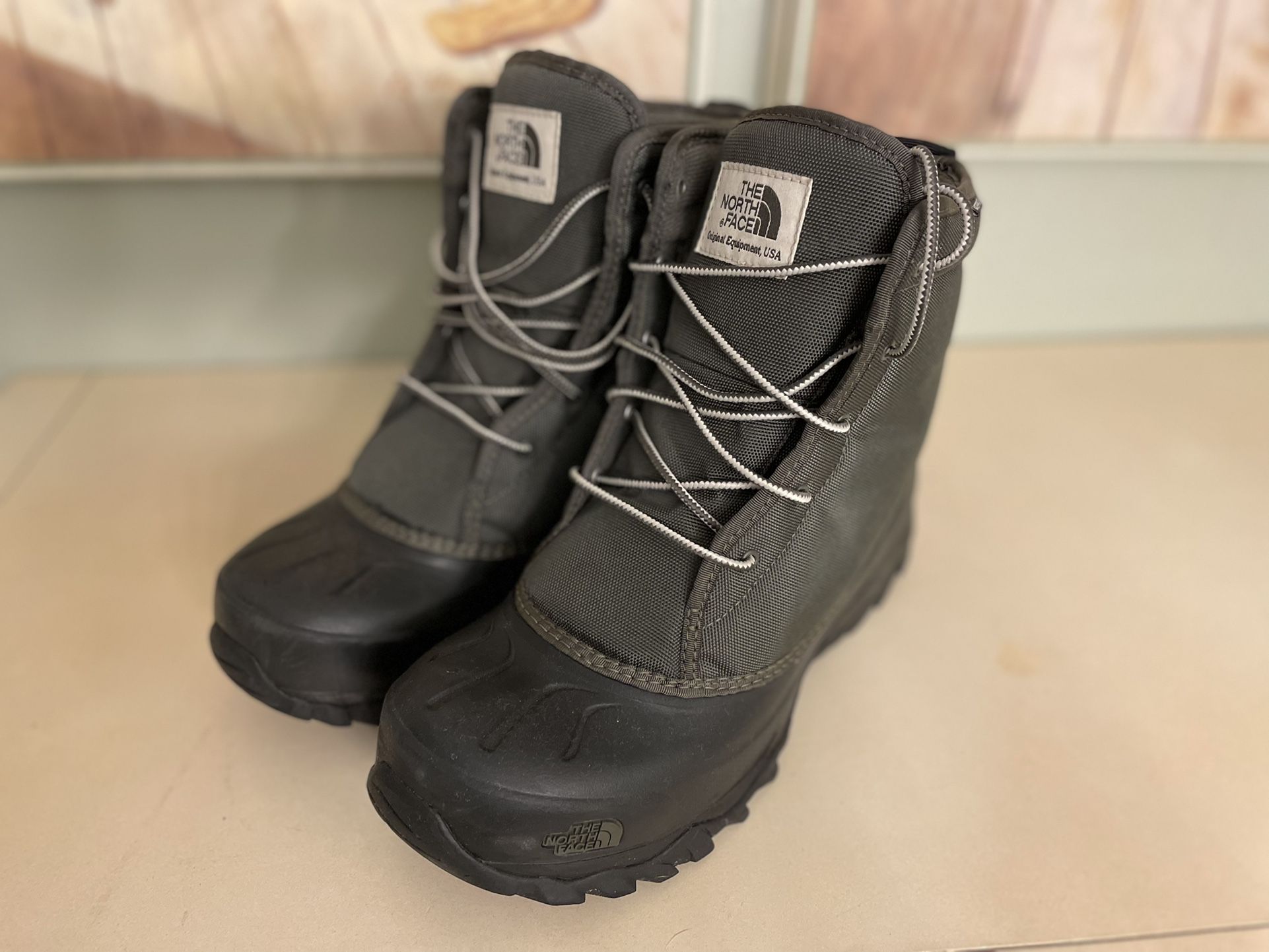 Mens Snow Boots Size 10