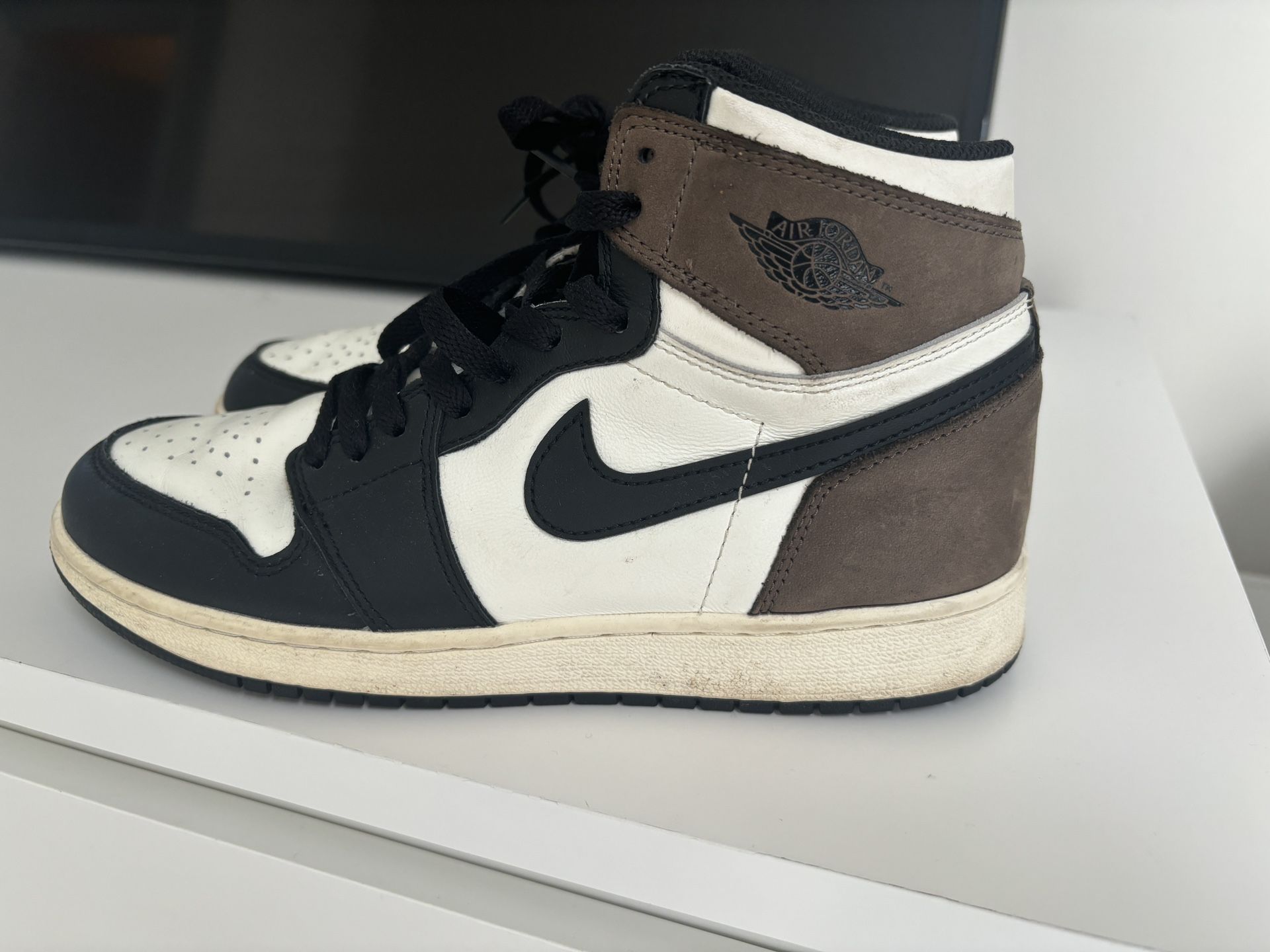 Air Jordan 1 Retro Mocha