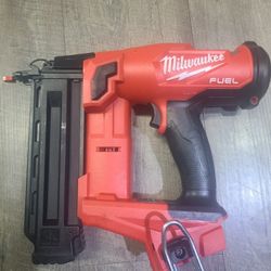 Milwaukee
M18 FUEL 18-Volt Lithium-Ion Brushless Cordless Gen II 18-Gauge Brad Nailer (Tool-Only)