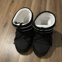 Moon Boots (Black)