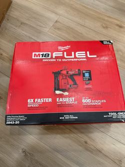Engrapadora para Cercas Milwaukee M18 FUEL - Nueva
