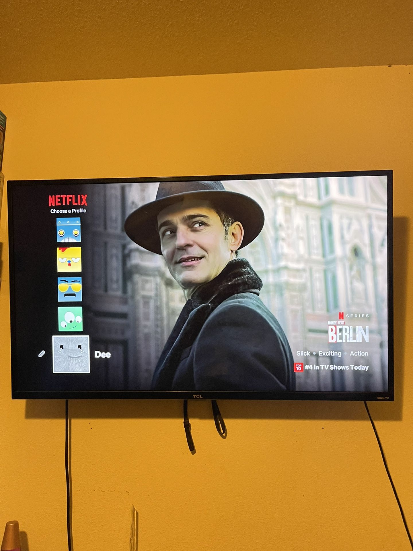 TV Roku Flatscreen 4K 43 Inches 
