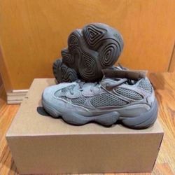 Yeezy 500 Ash Grey Size 5.5 Mens / 6.5 Womens Brand New