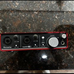 Focusrite inter face Scarlett 212