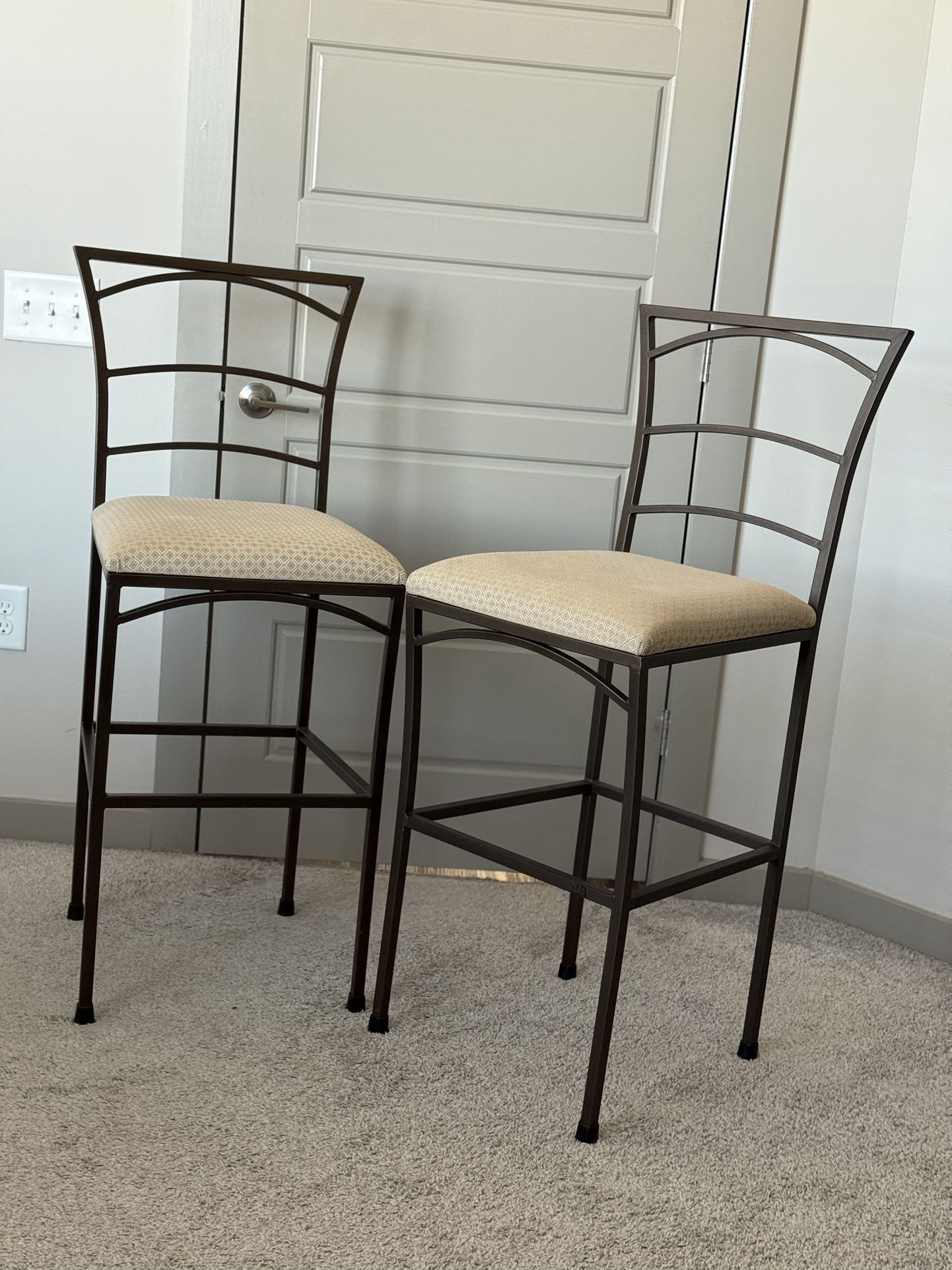✨ Set of 2 Metal Bar Stools – Excellent Condition ✨