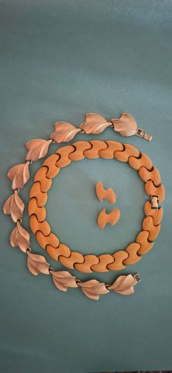 Vintage Park lane Gold Tone necklace earrings