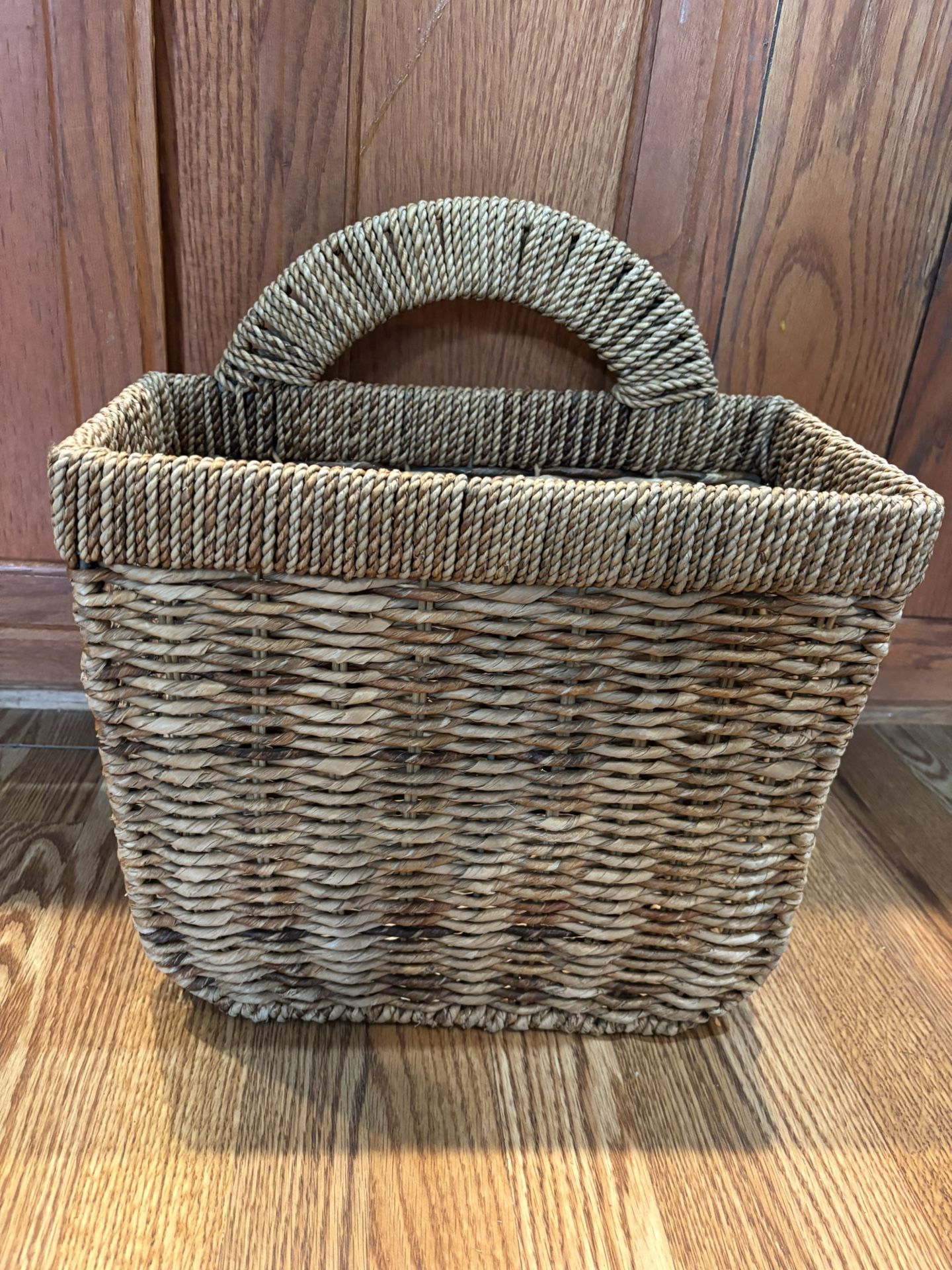 Heavy Duty Wicker Basket. 