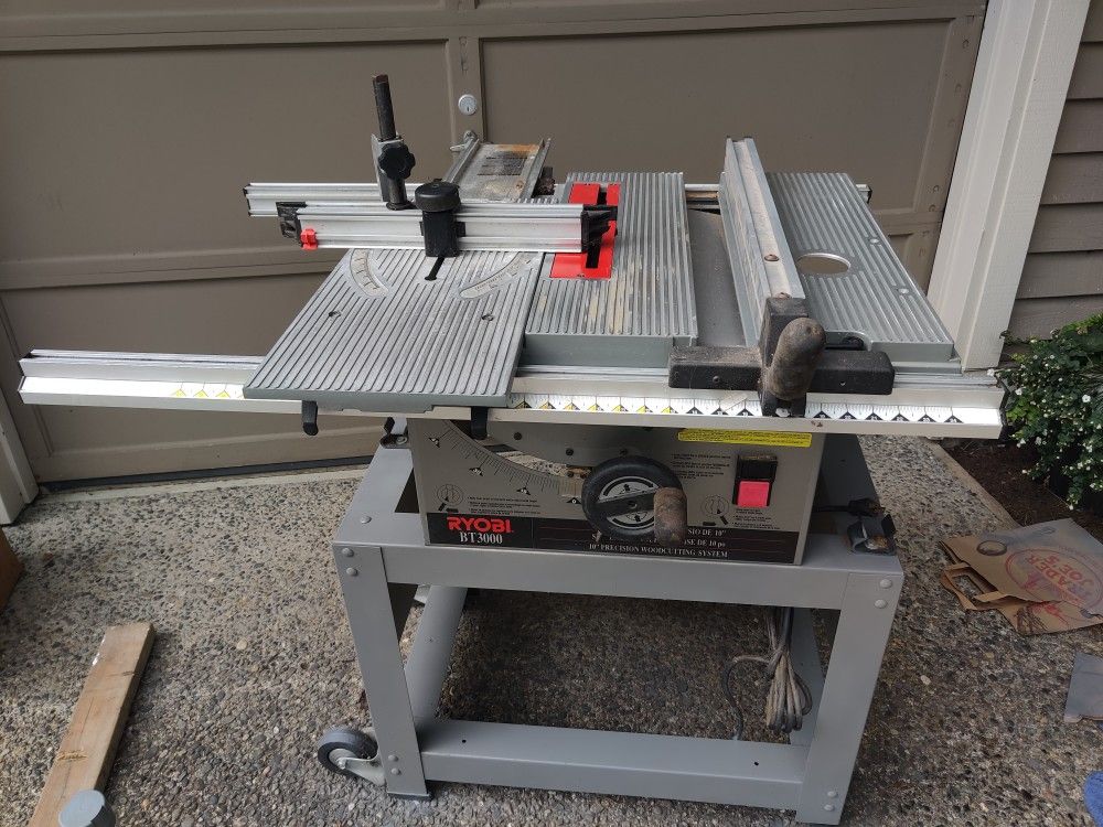 Ryobi BT3000 Table Saw and accessories