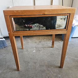 Night stand. Little table.