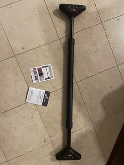Pull up bar for hallway