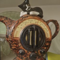 Vintage ORIGINAL (Not Mess Produced Repro) Handmade Cat Radio Teapot Signed Swanson Ceramics England