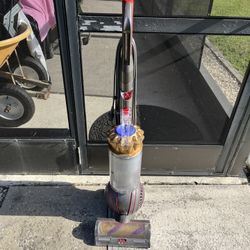 Large Dyson Vacuum Works Good