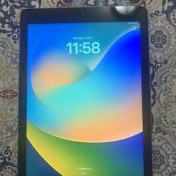 Apple iPad 6th Generation 32GB Unlocked Like New!