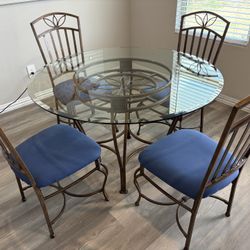 Dining Table - Round, Glass & 48 Inch / 4 Ft